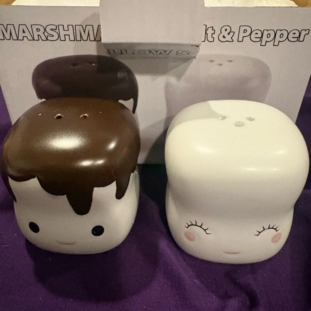 Marshmallow Salt and Pepper Shaker Set